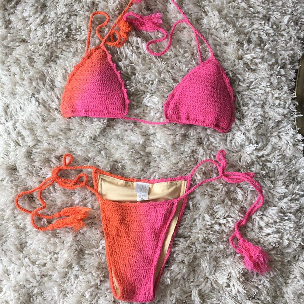 Beauty & the beach bikini